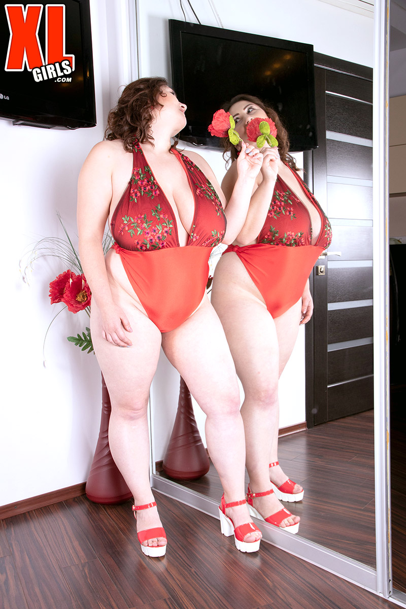 Ivanna Lace's Heavy Honeycups from Hooter Heaven - Photo 5 featuring Ivanna Lace