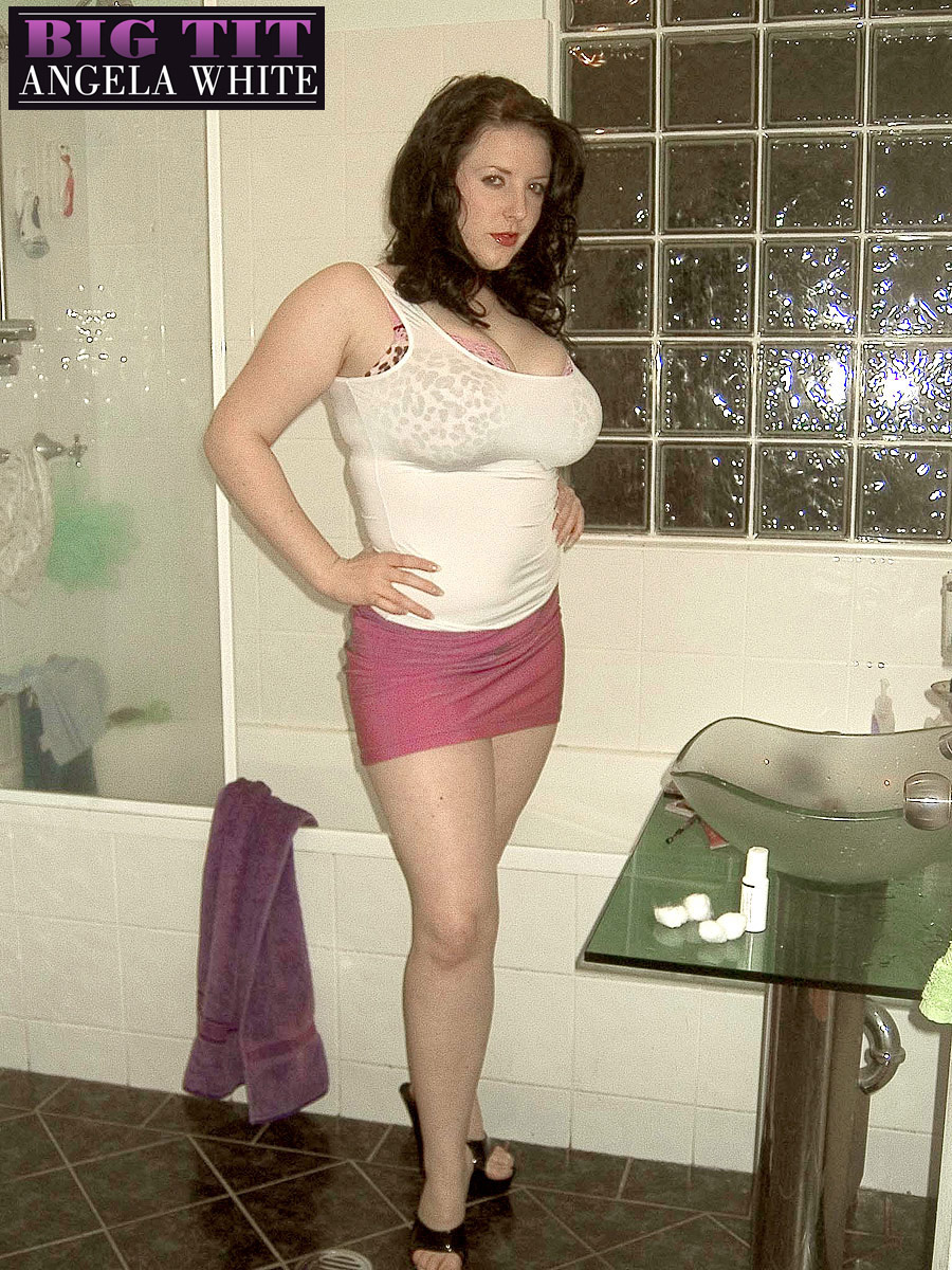 Angela around town in Sydney, Australia and at home - Photo 8 featuring Angela White