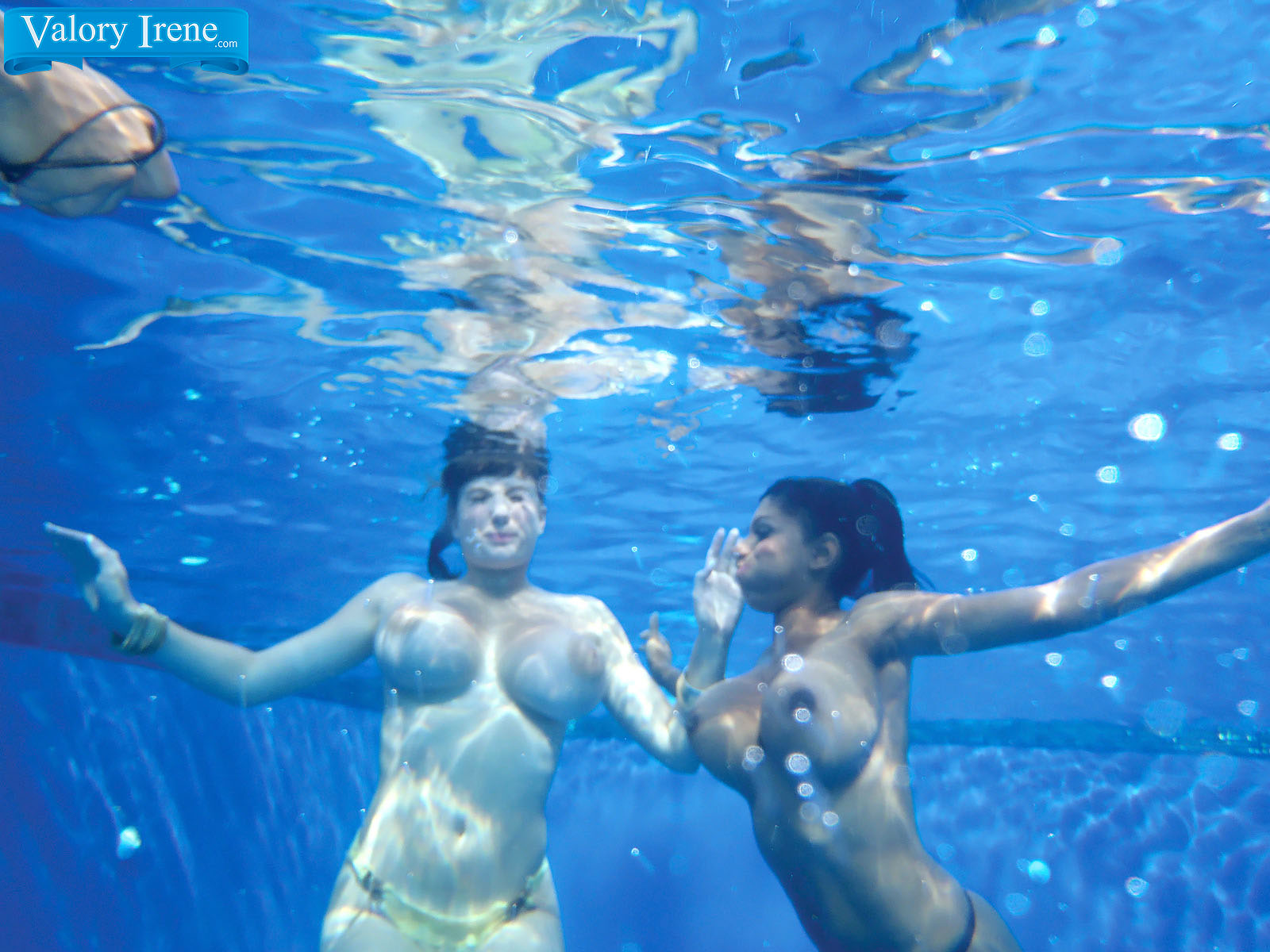 Tits Underwater - Photo 14 featuring Chica, Valory Irene